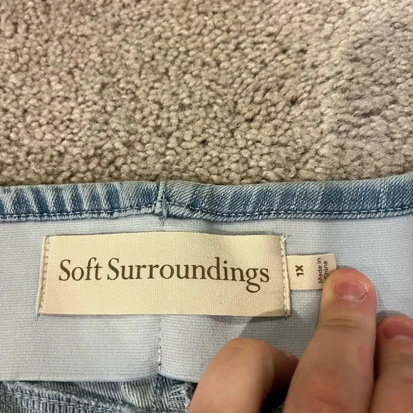 Soft Surroundings Pull On Light Wash Jeans with Button Accents - Picture 6 of 9